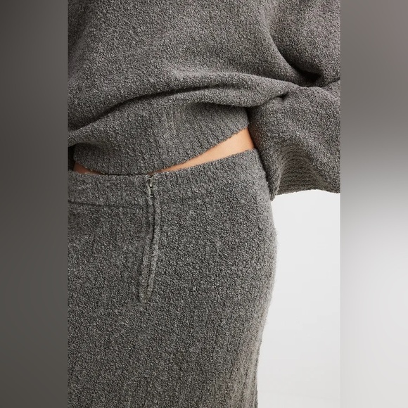 NA-KD 4 Piece - Grey Knitted V-Neck Sweater, Turtleneck Top, Scarf, & Maxi Skirt - Picture 15 of 16